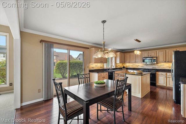 46597 Covington Drive, Macomb Township, MI 48044