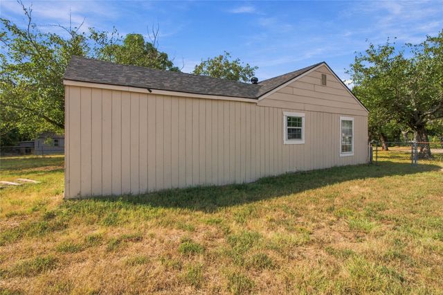 1504 S Travis Avenue, Denison, TX 75021