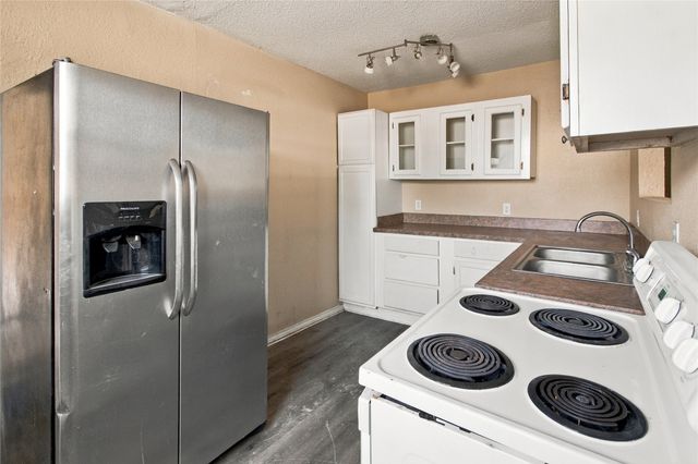 1504 S Travis Avenue, Denison, TX 75021
