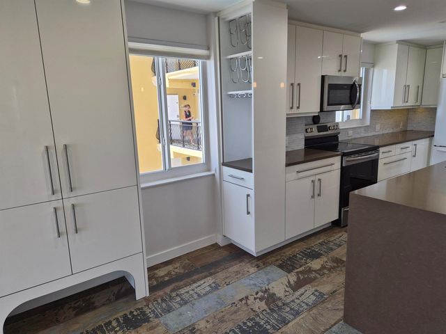 1815 N Surf Road 404, Hollywood, FL 33019