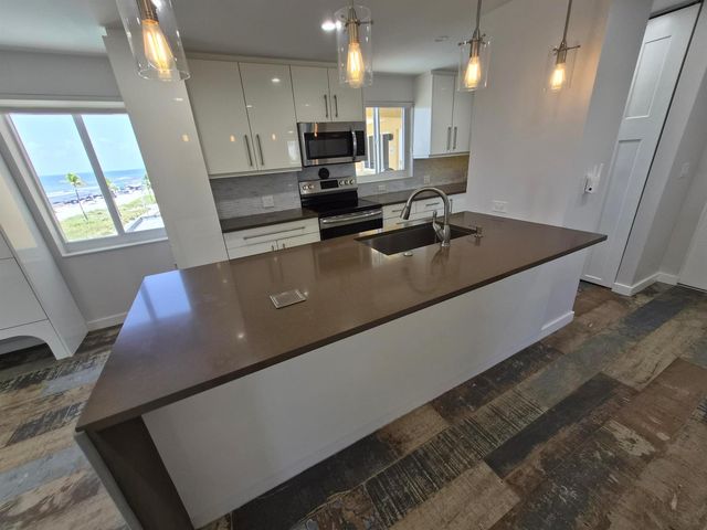 1815 N Surf Road 404, Hollywood, FL 33019