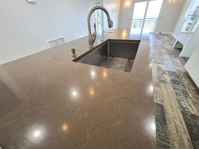 1815 N Surf Road 404, Hollywood, FL 33019