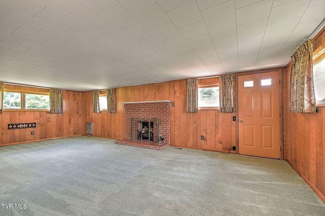 226 Concord Avenue, Mount Carmel, TN 37645