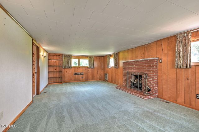 226 Concord Avenue, Mount Carmel, TN 37645