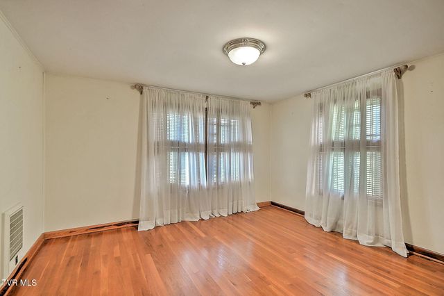 226 Concord Avenue, Mount Carmel, TN 37645