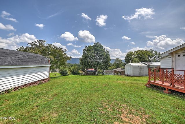 226 Concord Avenue, Mount Carmel, TN 37645