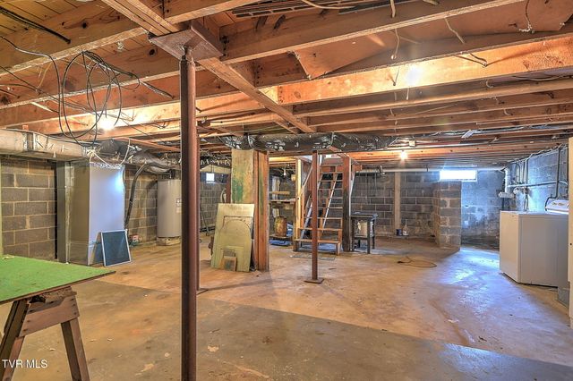 226 Concord Avenue, Mount Carmel, TN 37645