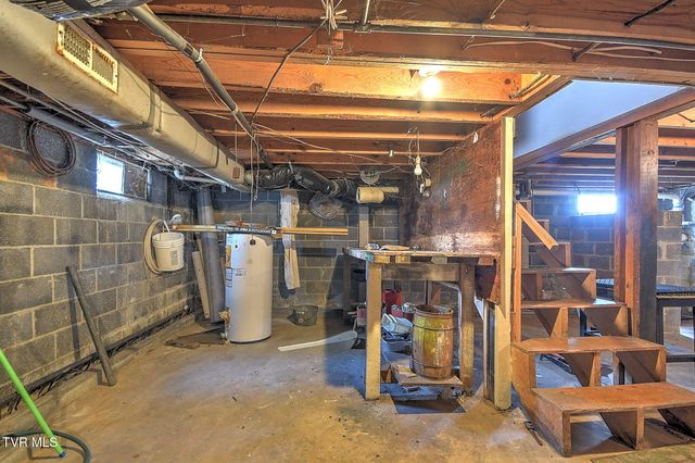 226 Concord Avenue, Mount Carmel, TN 37645