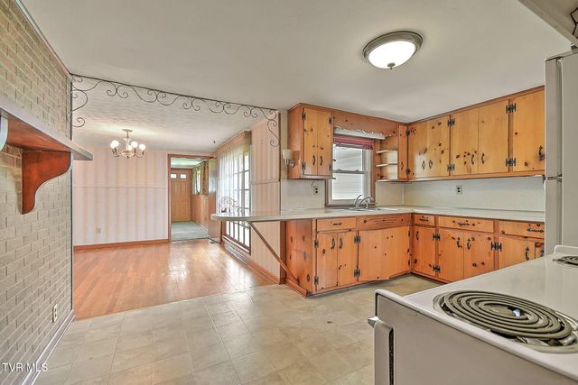 226 Concord Avenue, Mount Carmel, TN 37645