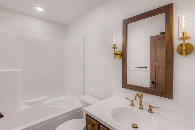 35 Orchard View Court, Howard, OH 43028