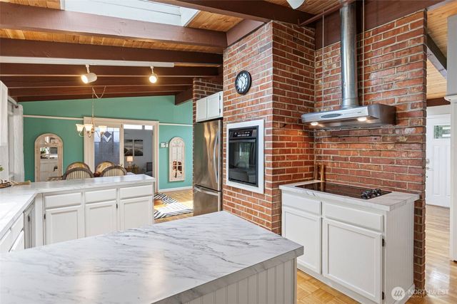 16318 SE Newport Way, Bellevue, WA 98006