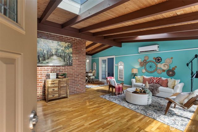 16318 SE Newport Way, Bellevue, WA 98006