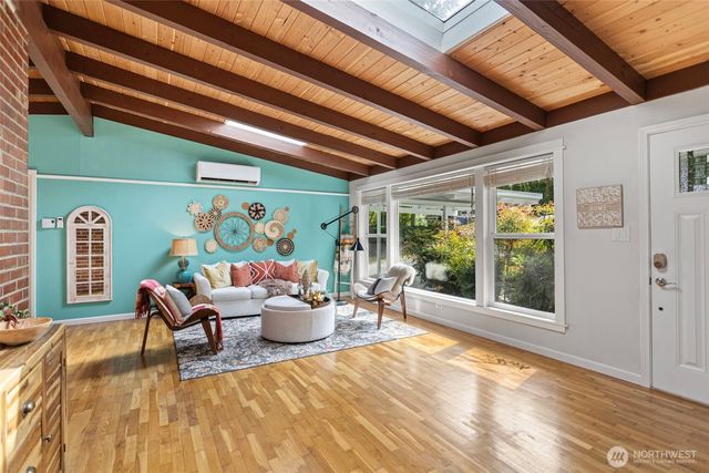 16318 SE Newport Way, Bellevue, WA 98006