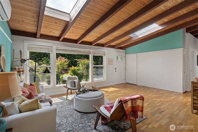 16318 SE Newport Way, Bellevue, WA 98006