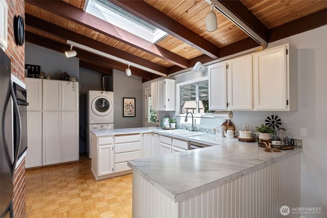 16318 SE Newport Way, Bellevue, WA 98006