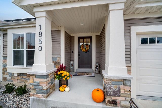 1850 Windrush DRIVE, Grafton, WI 53024