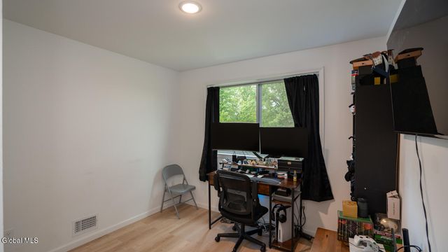 2 Giovanni Court, Troy, NY 12180