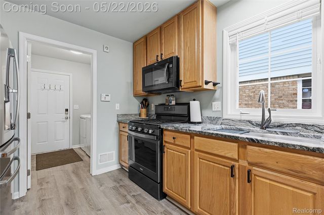 15720 Hunter Grove, Livonia, MI 48154