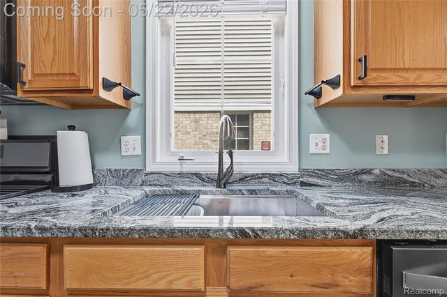 15720 Hunter Grove, Livonia, MI 48154