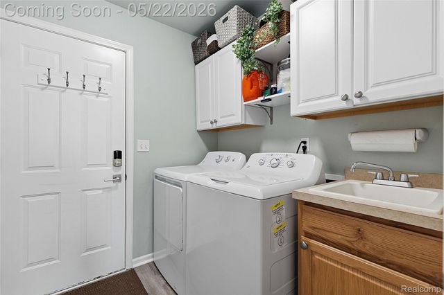 15720 Hunter Grove, Livonia, MI 48154