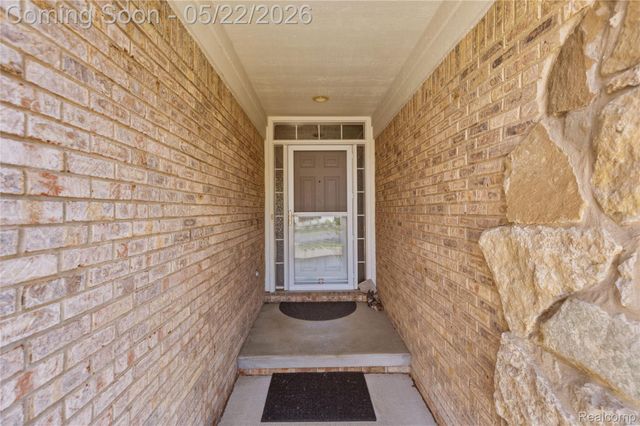 15720 Hunter Grove, Livonia, MI 48154