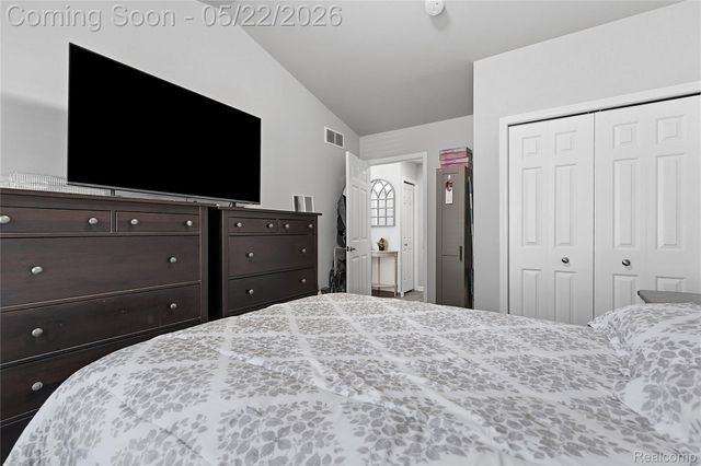 15720 Hunter Grove, Livonia, MI 48154