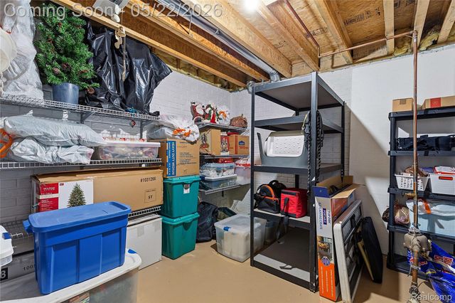 15720 Hunter Grove, Livonia, MI 48154