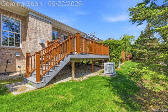 15720 Hunter Grove, Livonia, MI 48154