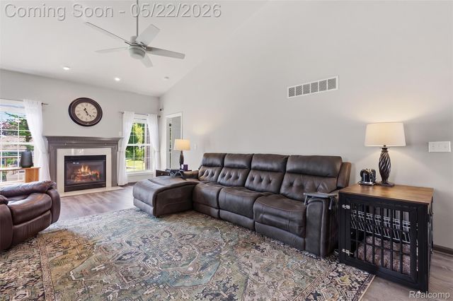15720 Hunter Grove, Livonia, MI 48154