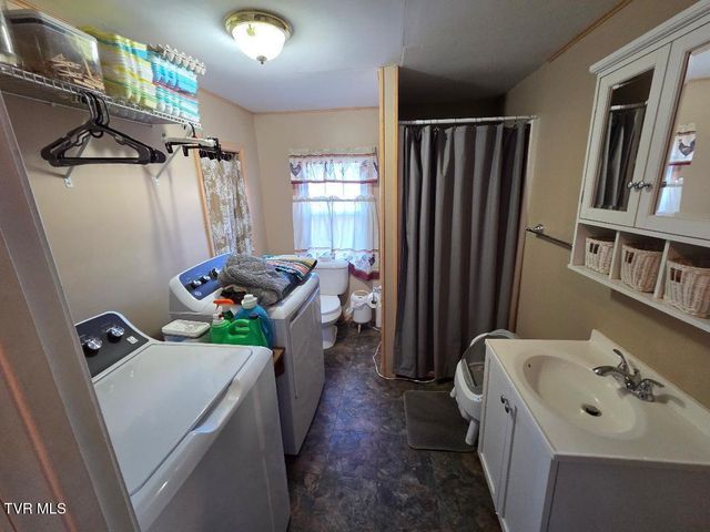 174 Double Springs Road, Fall Branch, TN 37656