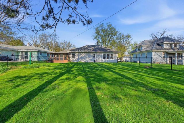 803 4th Avenue, Brodhead, WI 53520