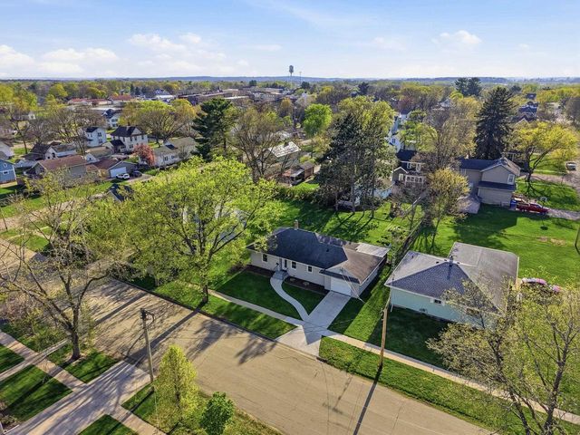 803 4th Avenue, Brodhead, WI 53520