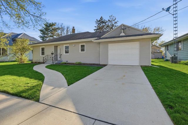 803 4th Avenue, Brodhead, WI 53520
