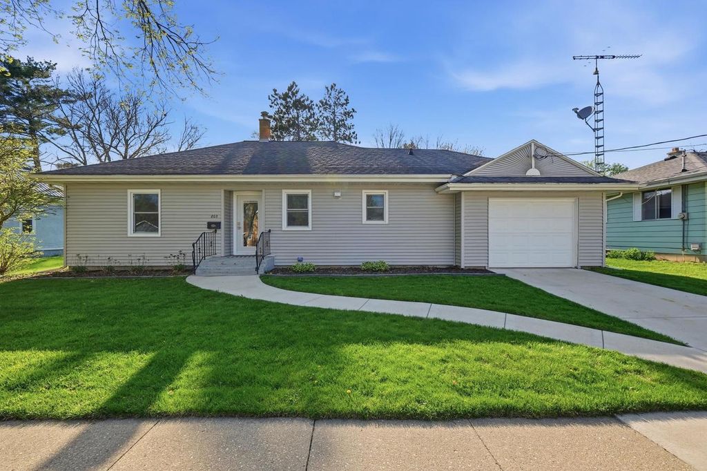 803 4th Avenue, Brodhead, WI 53520
