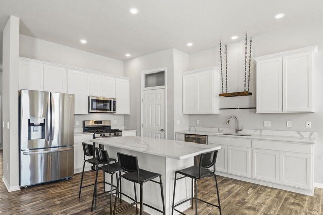 932 Margarets Way, Belleville, WI 53508