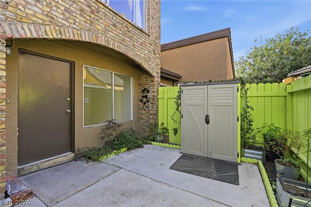 1400 Hialeah Drive B, Las Vegas, NV 89119