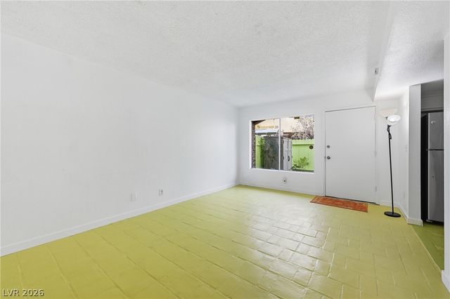 1400 Hialeah Drive B, Las Vegas, NV 89119