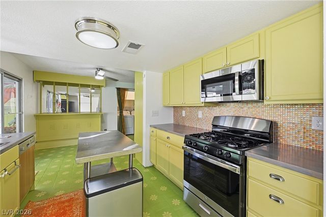 1400 Hialeah Drive B, Las Vegas, NV 89119