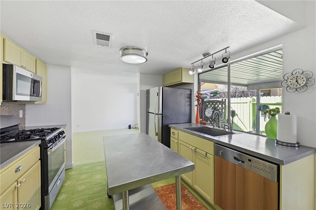 1400 Hialeah Drive B, Las Vegas, NV 89119