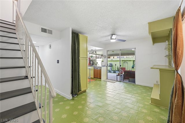 1400 Hialeah Drive B, Las Vegas, NV 89119