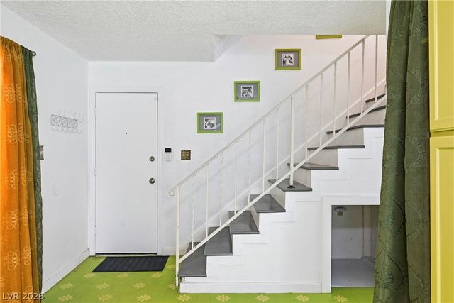 1400 Hialeah Drive B, Las Vegas, NV 89119