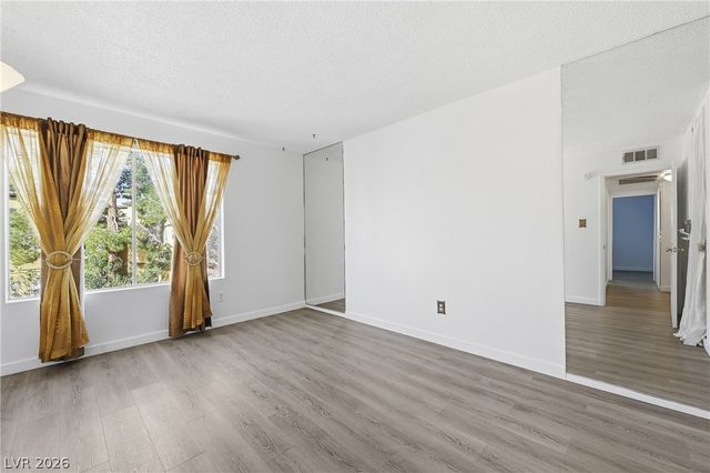 1400 Hialeah Drive B, Las Vegas, NV 89119