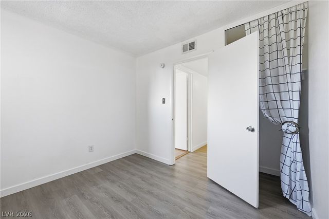 1400 Hialeah Drive B, Las Vegas, NV 89119