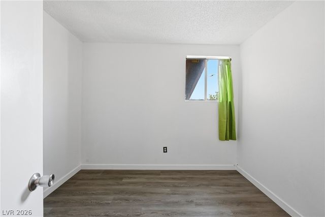 1400 Hialeah Drive B, Las Vegas, NV 89119