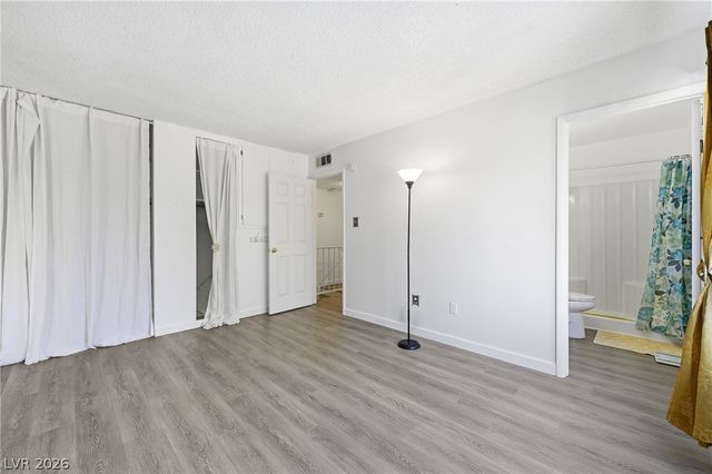 1400 Hialeah Drive B, Las Vegas, NV 89119