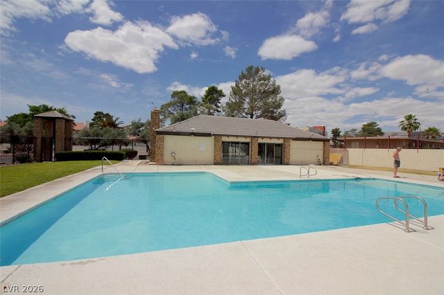 1400 Hialeah Drive B, Las Vegas, NV 89119