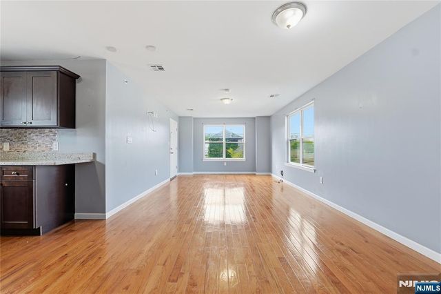 574 S 11th Street, Newark, NJ 07103