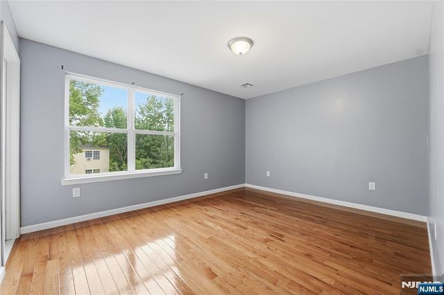 574 S 11th Street, Newark, NJ 07103