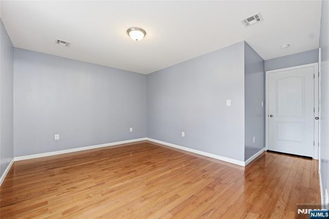 574 S 11th Street, Newark, NJ 07103