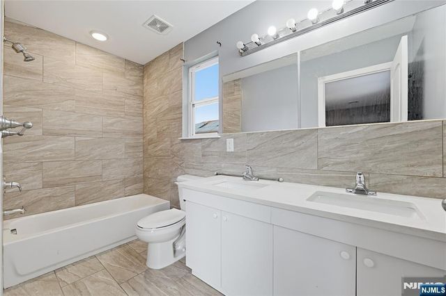 574 S 11th Street, Newark, NJ 07103